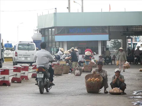 Ăn hủ tíu