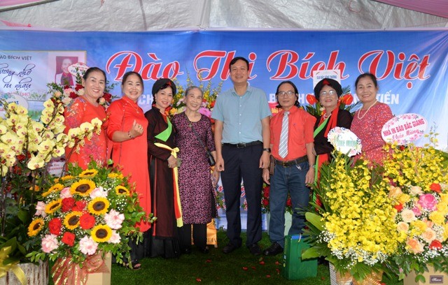 ra-mat-tap-tho-bich-viet7-1662524255.jpg