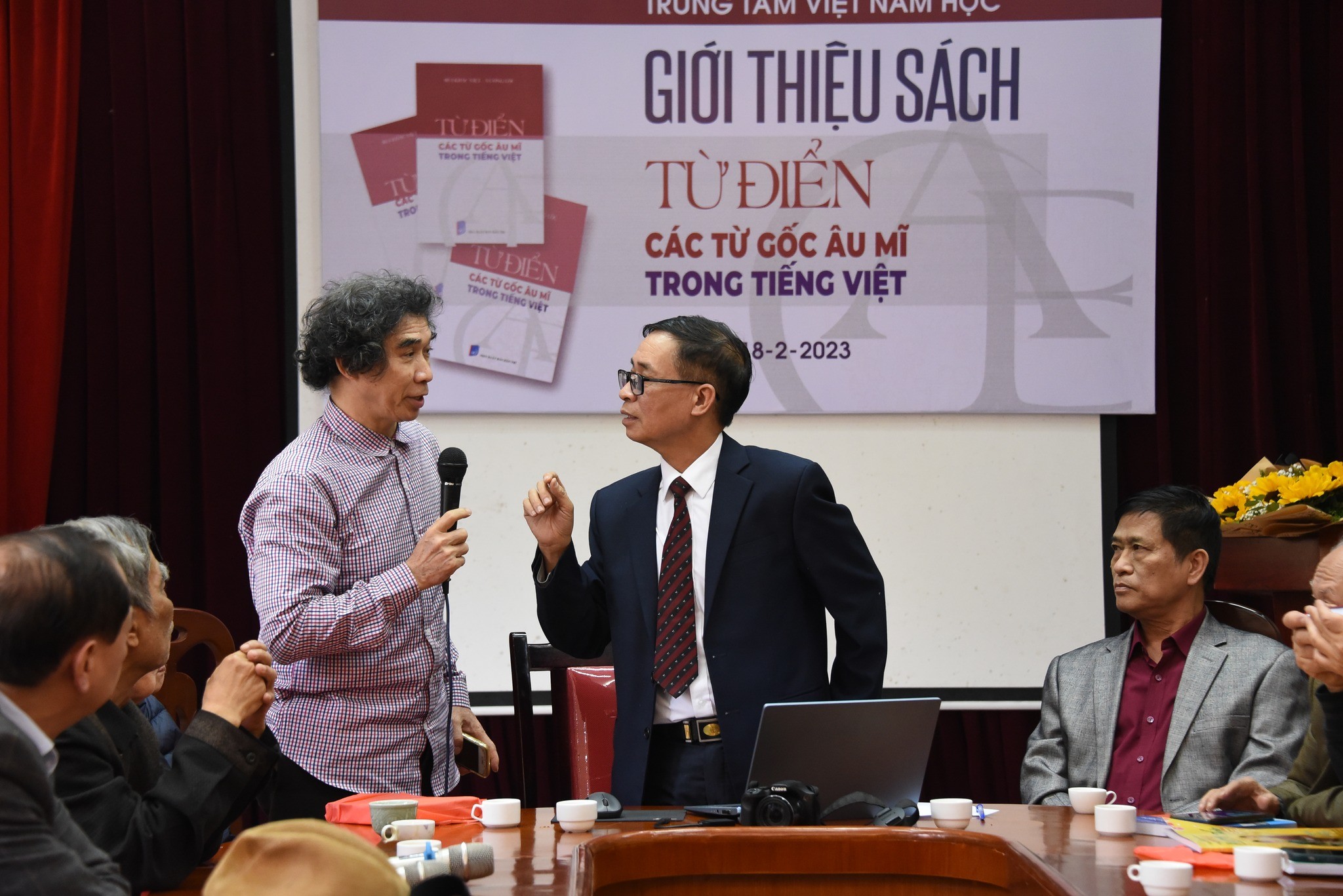 gioi-thieu-sach-20-1676737687.jpg