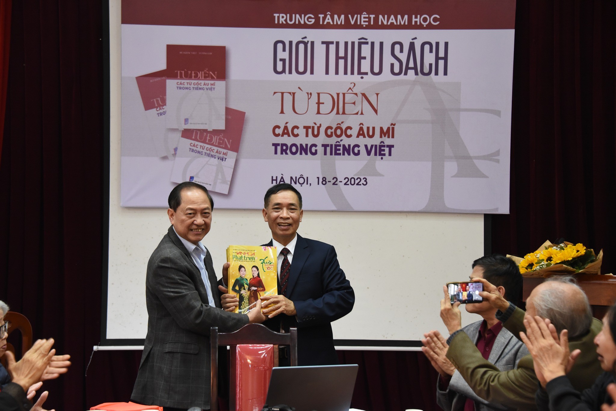 gioi-thieu-sach-21-1676737687.jpg