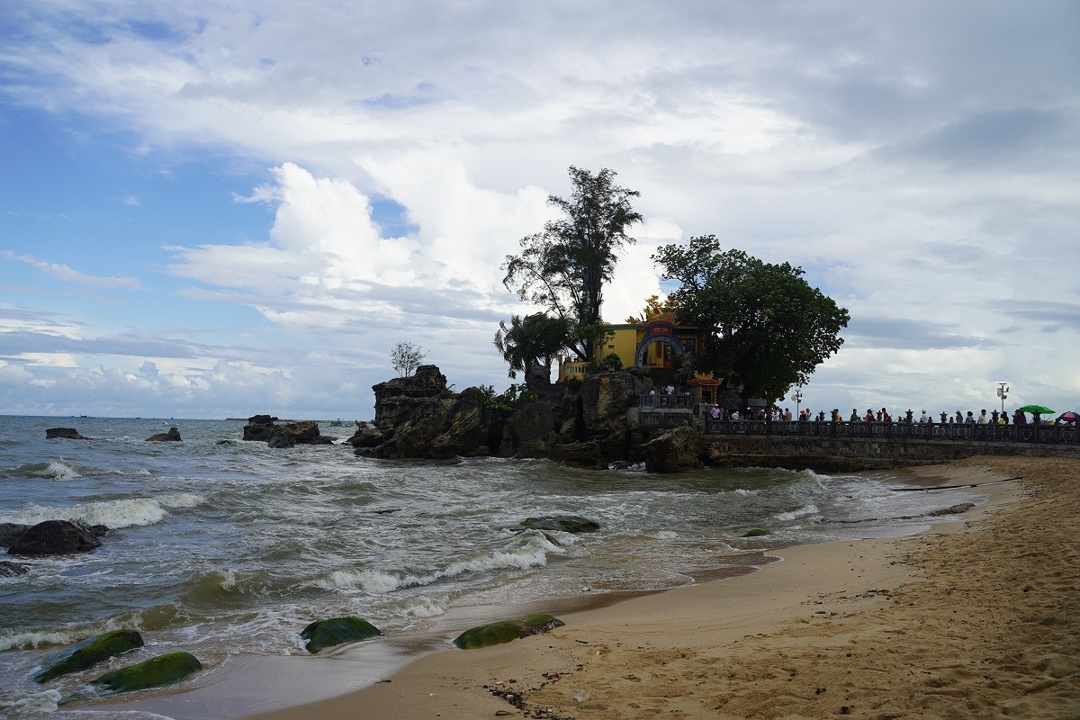 7-dinh-cau-diem-du-lich-tam-linh-noi-tieng-o-phu-quoc-1688658401.JPG