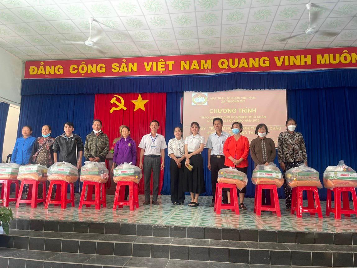 gui-qua-tet-cho-ba-con-tay-ninh-1693967326.jpg