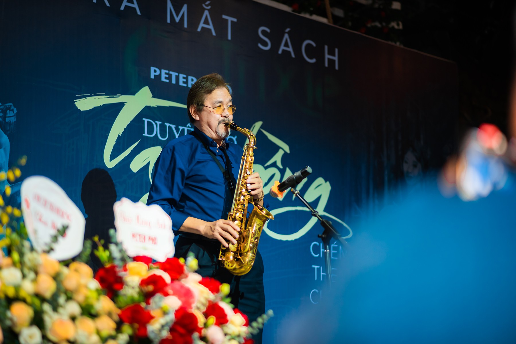 anh-5-nghe-si-saxophone-quyen-van-minh-voi-tinh-khuc-co-phai-em-mua-thu-ha-noi-va-trong-com-1699920716.jpg