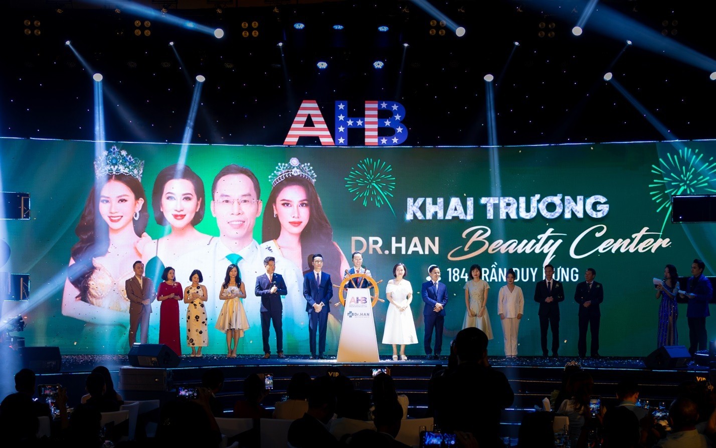 dr-han-beauty-center-184-tran-duy-hung-chinh-thuc-khai-truong-va-di-vao-hoat-dong-1700701413.jpg