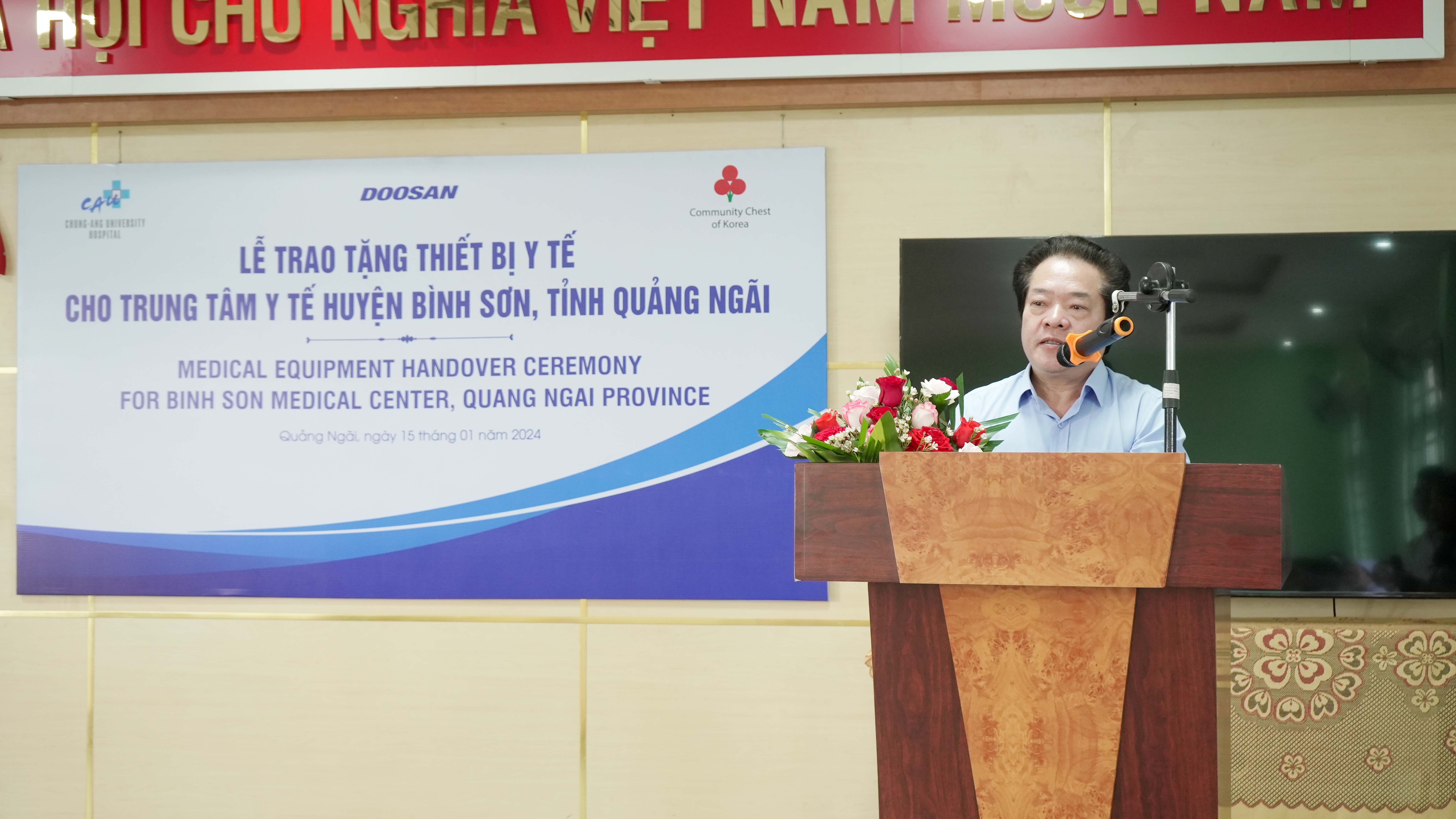 6-tinh-uy-vien-pct-ubnd-tinh-quang-ngai-vo-phien-danh-gia-cao-nhung-dong-gop-tich-cuc-cua-doosan-vina-va-cau-trong-linh-vuc-y-te-va-dam-bao-an-sinh-xa-hoi-tinh-nha-1705569231.jpg