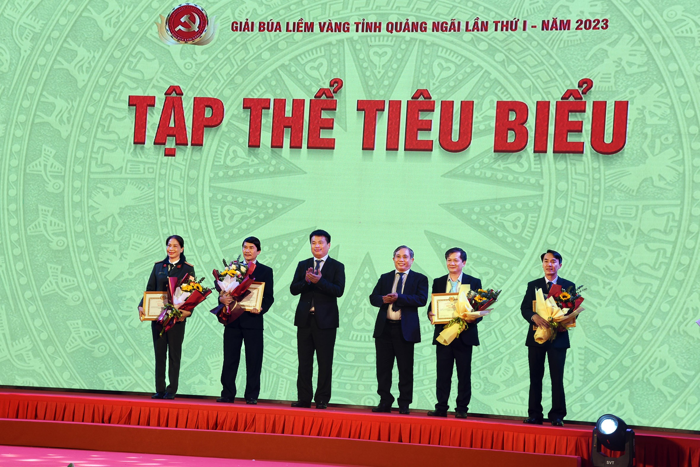 trao-giai-tap-the-tieu-bieu-1706958255.jpg