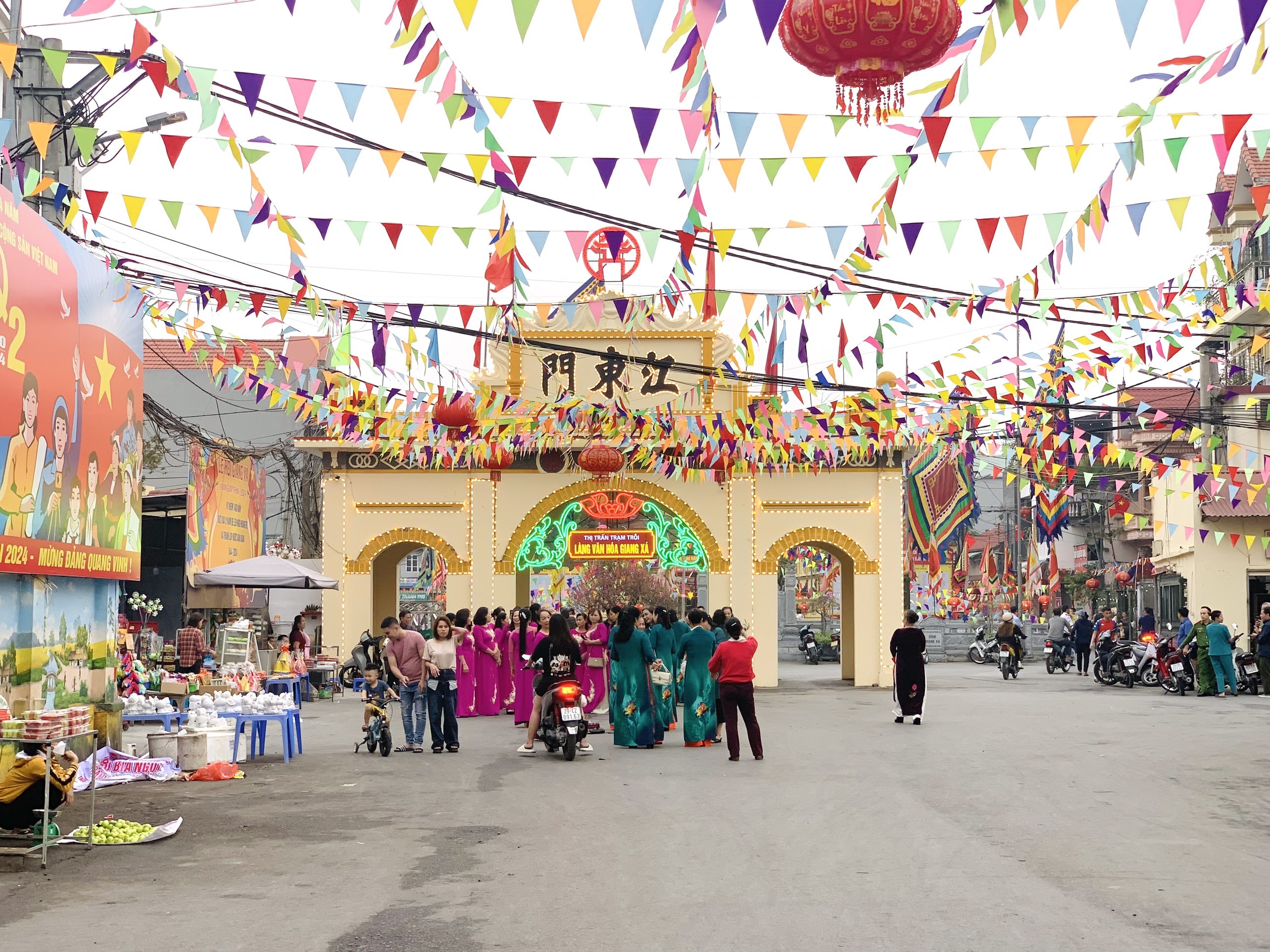 cong-lang-giang-xa-thi-tran-tram-troi-huyen-hoai-duc-chuan-bi-vao-hoi-1-1708492123.jpg