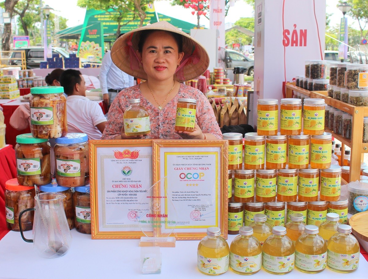 co-gai-mien-que-dai-loc-duyen-no-voi-nuoc-cot-chanh-tuoi-1-001-1709285554.JPG