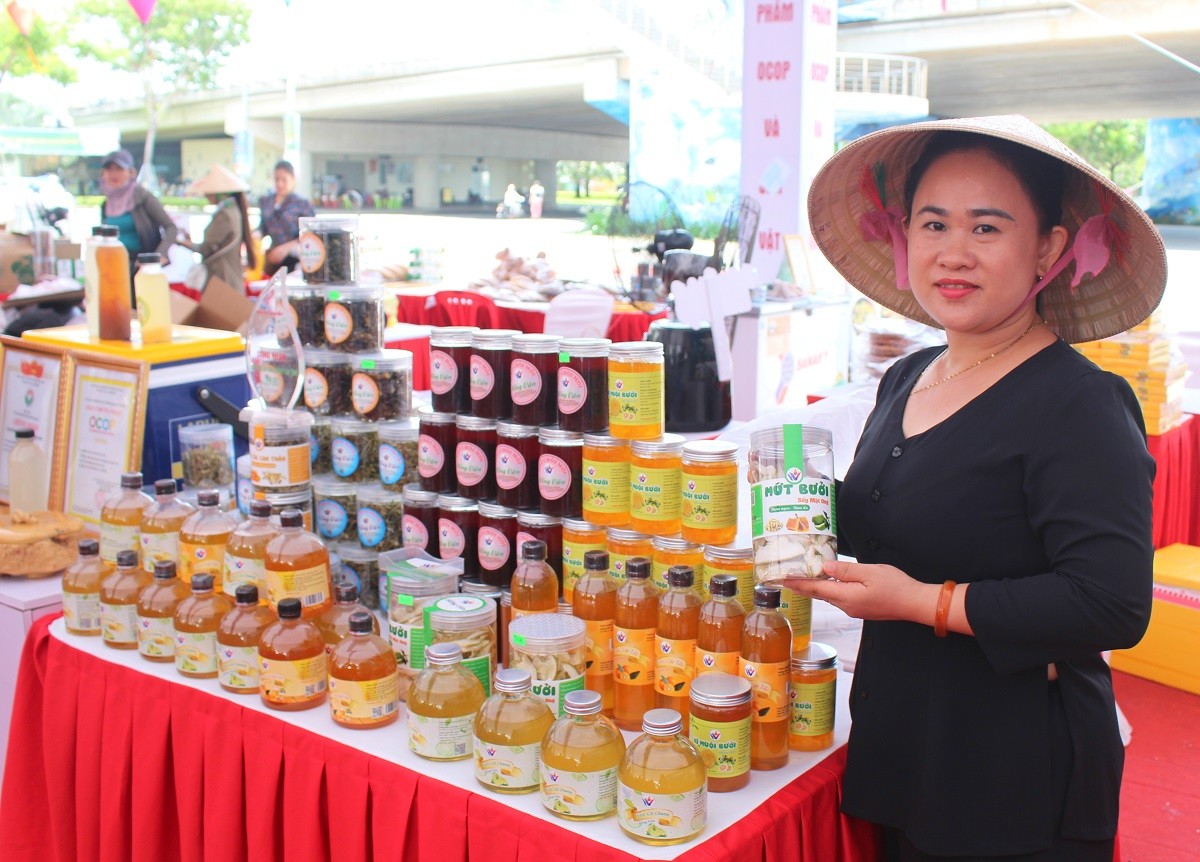 co-gai-mien-que-dai-loc-duyen-no-voi-nuoc-cot-chanh-tuoi-3-001-1709285973.JPG