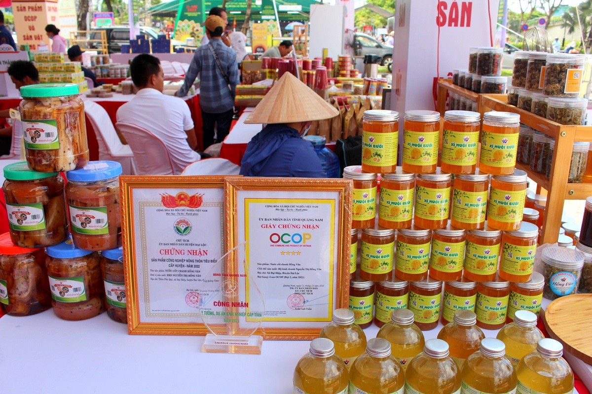 co-gai-mien-que-dai-loc-duyen-no-voi-nuoc-cot-chanh-tuoi-4-001-1709286459.JPG