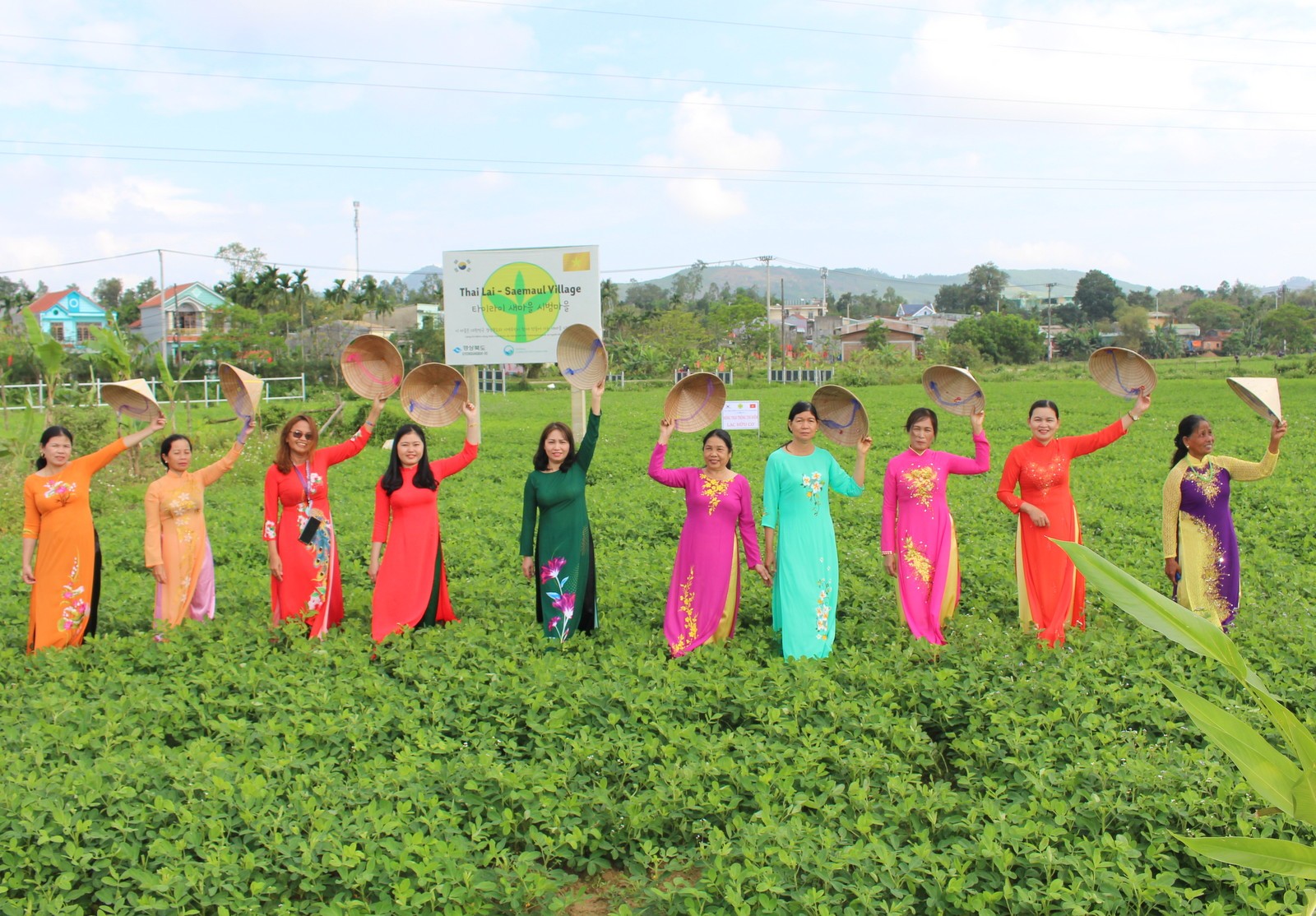 nho-nhung-van-tho-dan-da-dong-hanh-cung-cuoc-thi-ao-dai-duyen-dang-viet-nam-10-1709866897.JPG