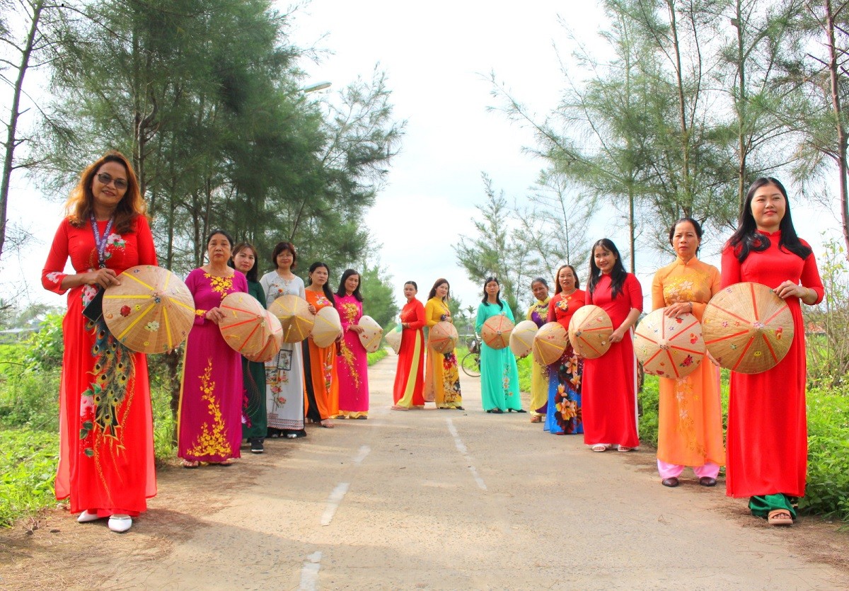 nho-nhung-van-tho-dan-da-dong-hanh-cung-cuoc-thi-ao-dai-duyen-dang-viet-nam-8-1709866802.JPG