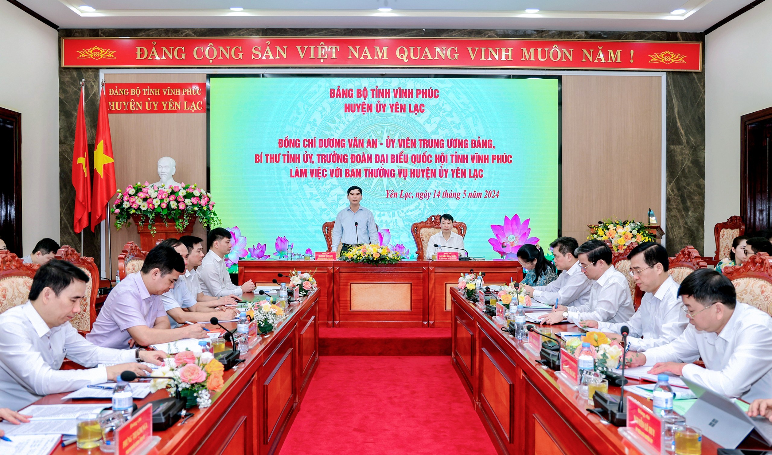 quang-canh-buoi-lam-viec-1715653748.jpg