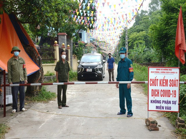 cac-con-duong-vao-dia-ban-cac-thon-deu-co-chot-kiem-soat-dich-covid-19-va-co-cac-ccb-tham-gia-truc-nghiem-ngat-dam-bao-thoi-gian-24g-1624203346.jpg