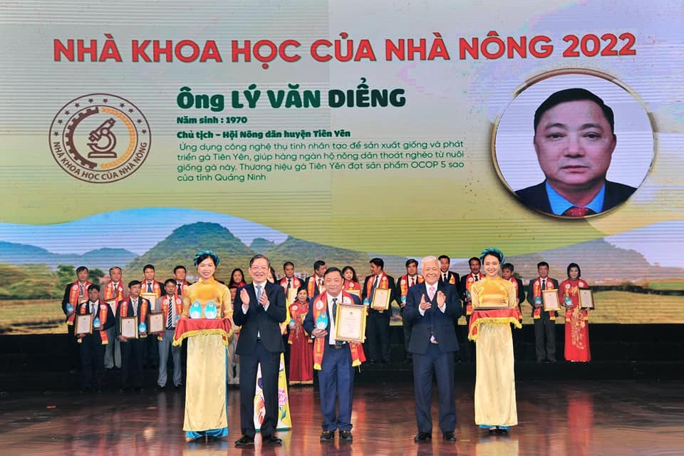 anh-1-ton-vinh-nha-khoa-hoc-cua-nha-nong-lan-thu-iv-nam-2022-1726784943.jpg