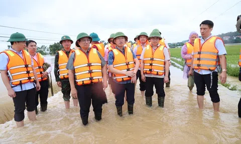 Thủ tướng Phạm Minh Chính kiểm tra công tác ứng phó mưa lũ tại Bắc Giang