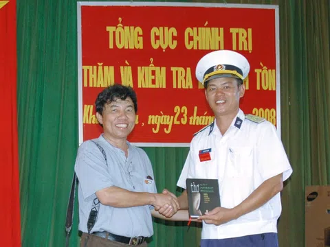 Nhà thơ Bùi Quang Thanh: Tự ru mình giữa bộn bề đa đoan