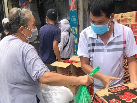 Cả nhà tham gia phòng chống dịch covid-19