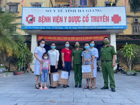 Hà Giang: Mang Tết Trung thu đến với em nhỏ tại bệnh viện Y học cổ truyền tỉnh