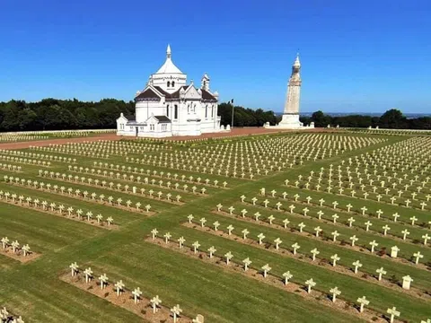 Đài tưởng niệm Quốc tế Notre-Dame-de-Lorette - Nghĩa trang quân sự lớn nhất nước Pháp 