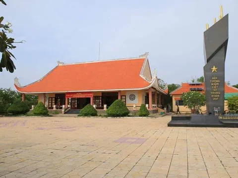 Hoa sữa ở Đá Biên