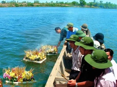 Đôi điều về dị bản bài thơ “Đò lên Thạch Hãn”