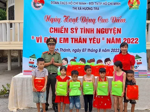 Thừa Thiên - Huế: Ngày chiến sĩ tình nguyện vì đàn em thân yêu