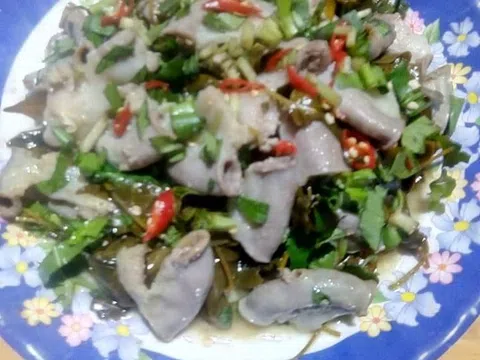 Lòng heo xào lá giang