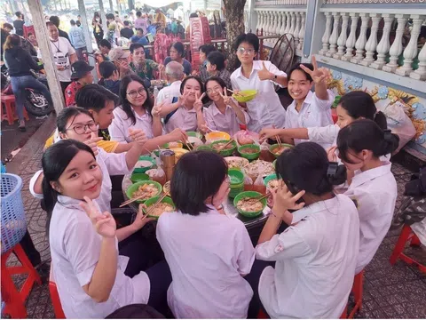 Kiên Giang: Đi ăn cơm Đình -  Nét đẹp  văn hoá truyền thống