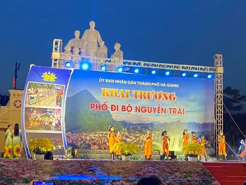 Khai trương "Phố đi bộ Nguyễn Trãi"