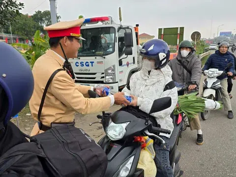 Hình ảnh đẹp CSGT Vĩnh Phúc những ngày giáp Tết Giáp Thìn