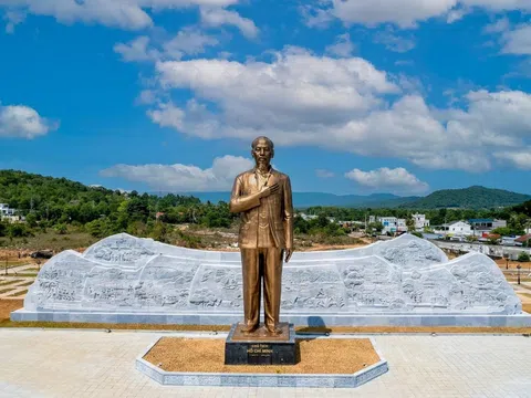 Uỷ viên Bộ Chính trị Nguyễn Trọng Nghĩa: Tượng đài Chủ tịch Hồ Chí Minh tại Phú Quốc là công trình văn hoá mang ý nghĩa chính trị đặc biệt            