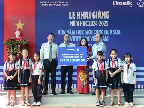 Học sinh tỉnh Bến Tre đón ngày khai giảng đặc biệt cùng Vinamilk & Quỹ sữa Vươn cao Việt Nam