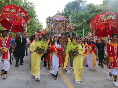 Trình UNESCO công nhận Lễ hội Vía Bà Chúa Xứ núi Sam (An Giang) là Di sản  gowin99 
 phi vật thể