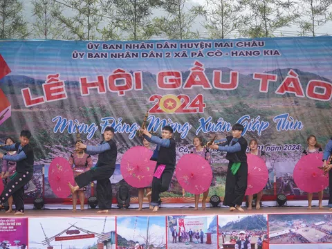 Người Mông vùng cao Mai Châu - Hoà Bình tưng bừng Lễ hội “Gầu Tào” ở Hang Kia, Pà Cò