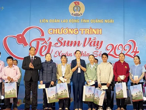 Thượng tướng Trần Quang Phương, Phó Chủ tịch Quốc hội tham dự Chương trình “Tết Sum vầy - Xuân chia sẻ 2024” và Phiên chợ Tết công đoàn tại Quảng Ngãi