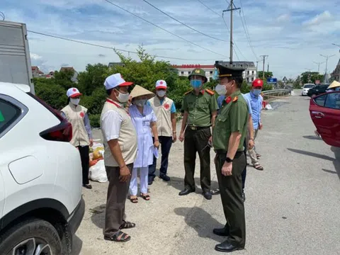 Hà Tĩnh: Linh mục Nguyễn Huy Tuấn và bà con giáo dân Can Lộc đồng hành với chính quyền trong phòng, chống dịch Covid-19