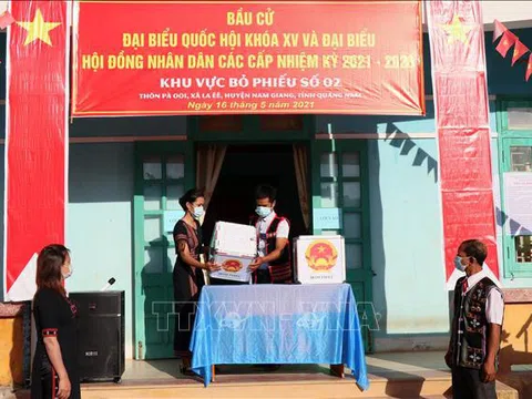 Phấn khởi bầu cử sớm nơi huyện đảo Trường Sa (Khánh Hòa) và 6 xã ở Nam Giang (Quảng Nam)