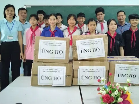 Phú Thọ: Trường THCS Văn Lang (Việt Trì) tặng sách cho học sinh vùng cao Hà Giang