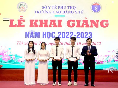 Trường Cao đẳng Y tế Phú Thọ: Miễn, giảm học phí, trao học bổng khuyến khích sinh viên học tập