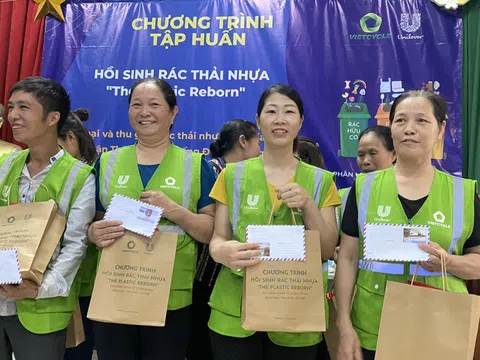 Unilever Việt Nam tôn vinh và hỗ trợ lao động nữ phi chính thức về thu gom rác thải