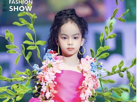 Model Kid Đào Diễm Châu gây ấn tượng khi đảm nhận vị trí mở màn cho BST VITALITY của NTK Trinh Châu