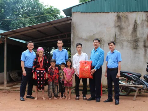 Công đoàn than Quang Hanh thăm hỏi, động viên công nhân tai nạn lao động