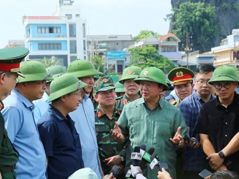 Phó Thủ tướng Trần Hồng Hà kiểm tra phòng, chống bão tại Quảng Ninh