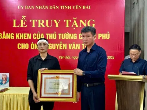 Truy tặng bằng khen của Thủ tướng cho người hy sinh khi cứu hộ trong bão số 3 tại tỉnh Yên Bái