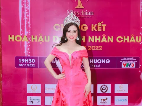 Hoa hậu Vũ Ngọc Anh đội vương miện, diện váy quyến rũ trên thảm đỏ chung kết Miss Asian 2022